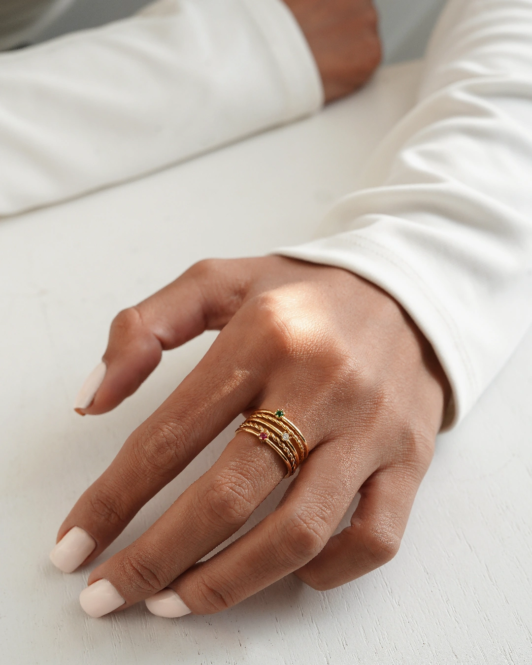 انگشتر نگین سفید طلا