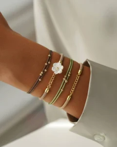 دستبند طلا سنگی و نخی